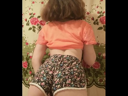 ❤️ Babe żagħżugħa sexy tqaxxir ix-xorts tagħha fuq il-kamera ❌ Video tal-ħakk lilna mt.rusanalog.ru ❌❤